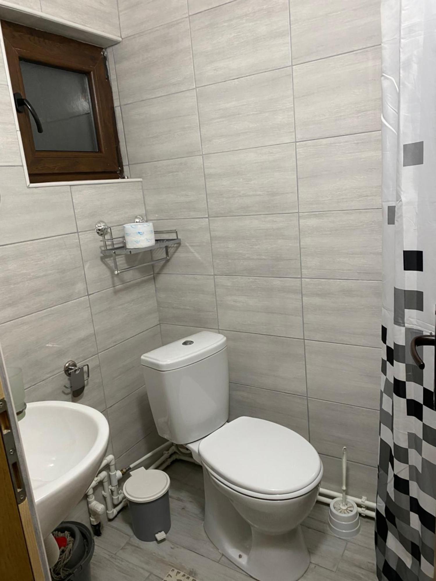 Ktm Lisine Vilă *